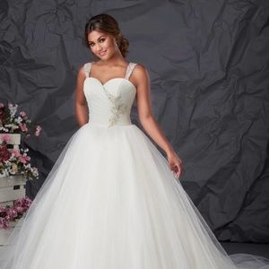 Bonny Bridal 6702 Wedding Dress